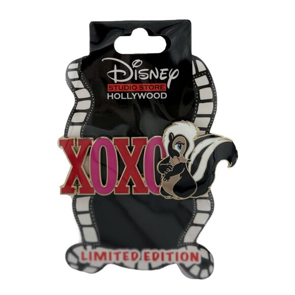 Disney Studio‎ Store Hollywood Flower The Skunk Bambi LE 400 Pin XOXO Valentine - Picture 1 of 2